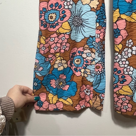 Dodo Bar Or jumpsuit floral Size L but will only fit a 6-4 Vneckline plunge back - Picture 5 of 16